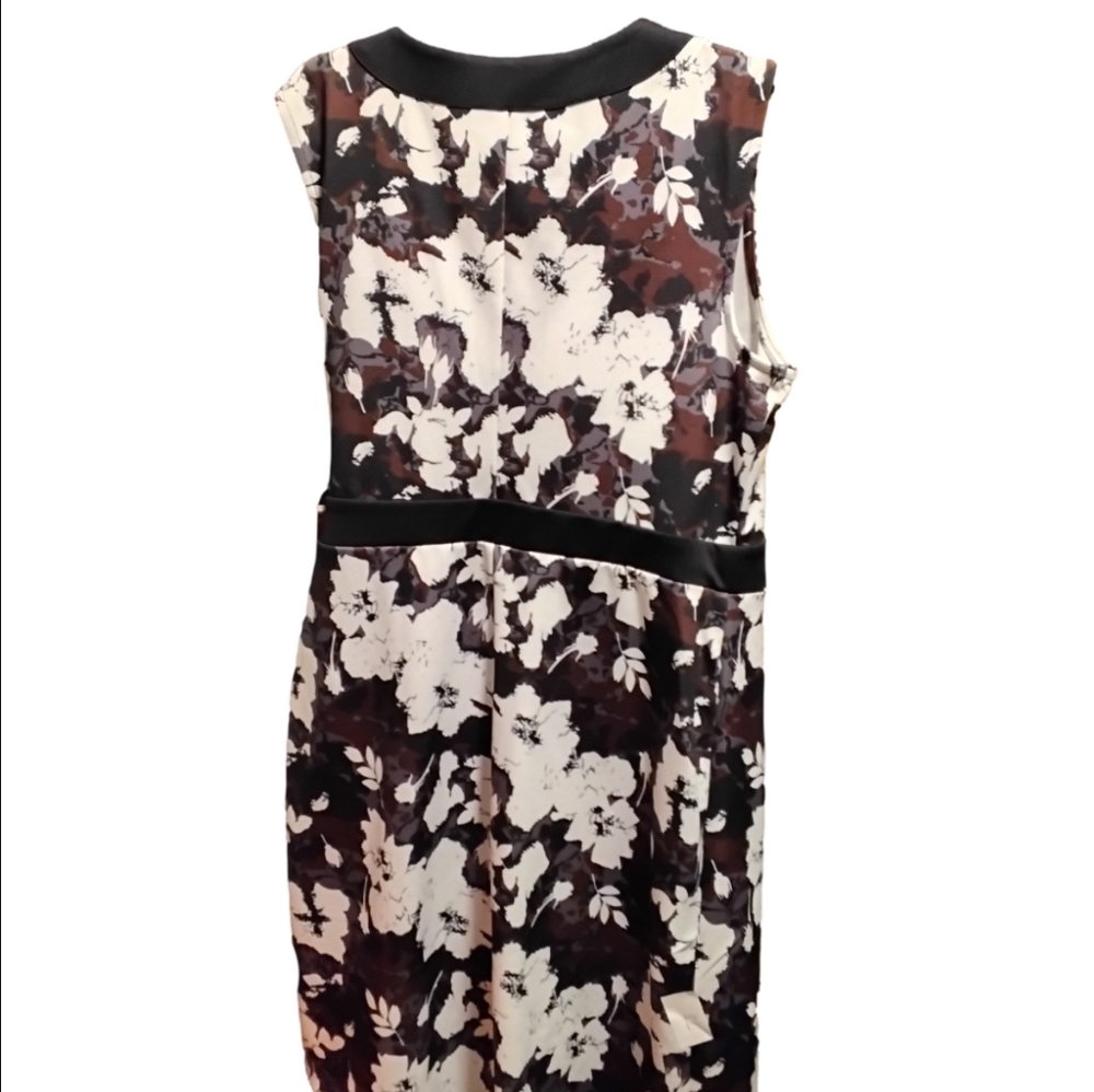 💖🤍Signature Collection Sleeveless Wrap Dress - Size 14 /16💕🩷 - Picture 3 of 4